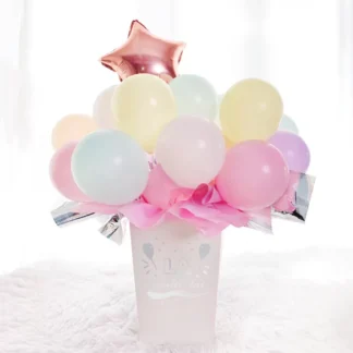 Set aranjament buchet 23 baloane pastelate, in cutie, cu mesaj La Multi Ani